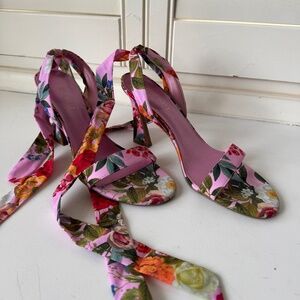 Nine West Kelsie Ankle Tie Sandals | Size 8.5 | Multicolor Floral | Like New
